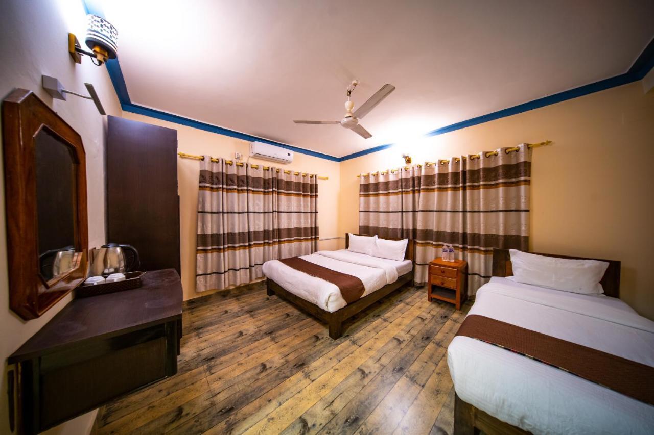 Dharma Backpackers Hostel Pokhara Exterior photo